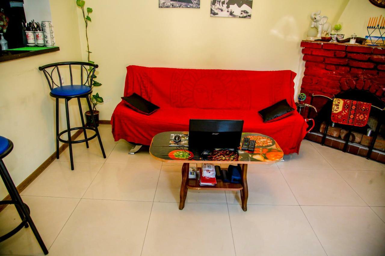 Guesthouse Different Tbilisi Buitenkant foto