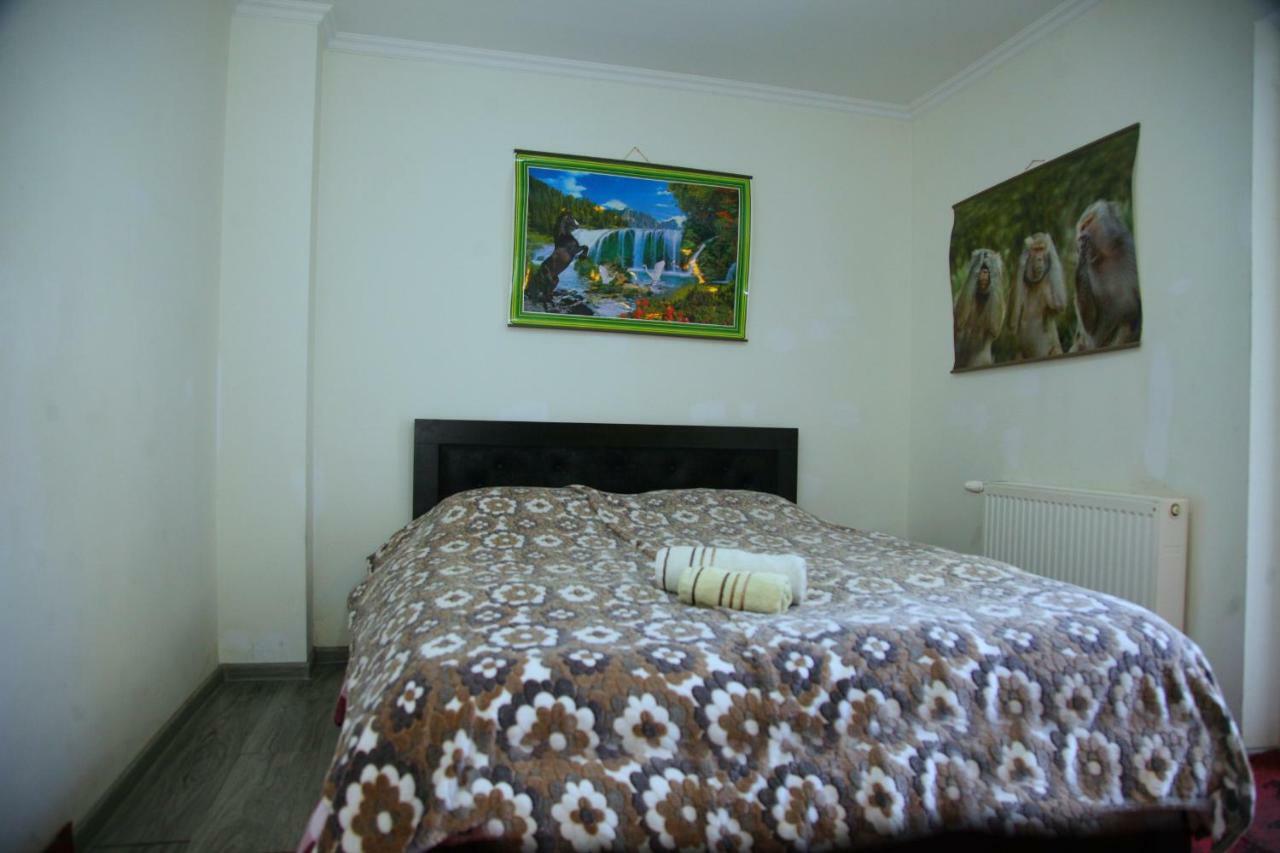 Guesthouse Different Tbilisi Buitenkant foto