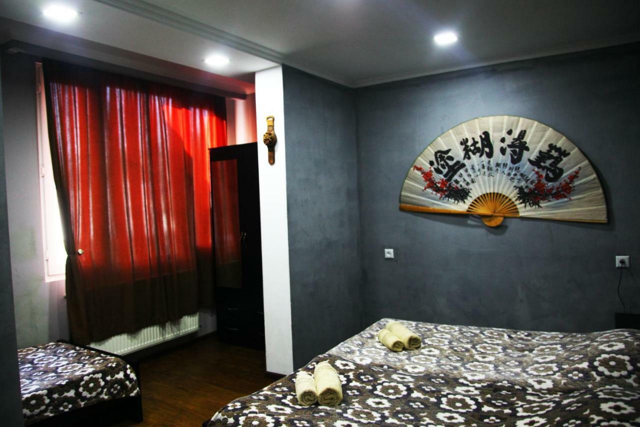 Guesthouse Different Tbilisi Buitenkant foto