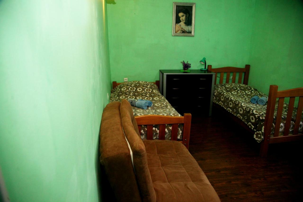 Guesthouse Different Tbilisi Buitenkant foto