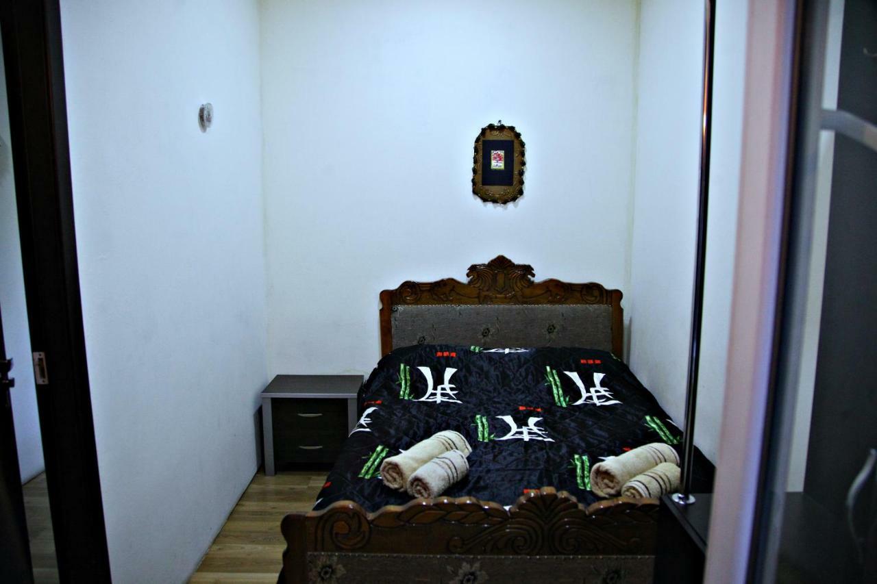 Guesthouse Different Tbilisi Buitenkant foto