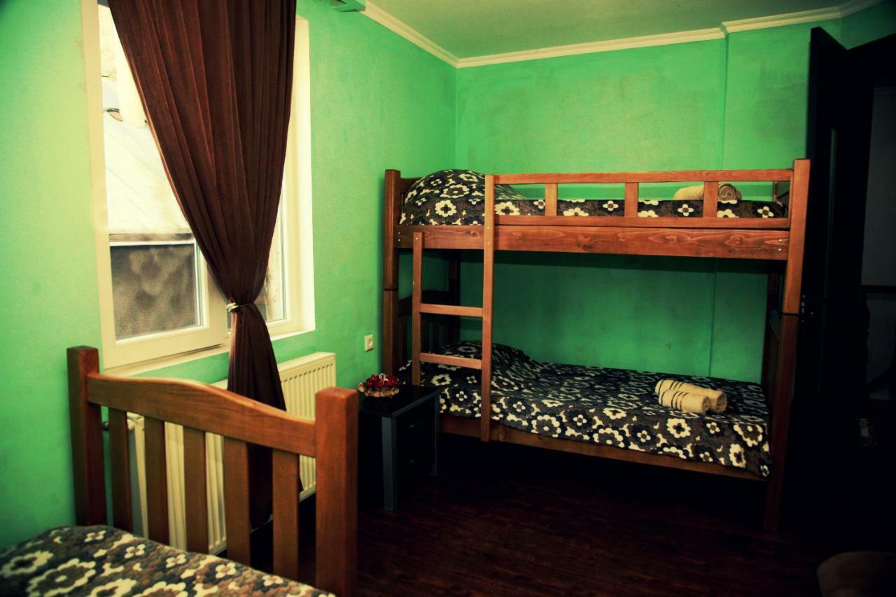 Guesthouse Different Tbilisi Buitenkant foto