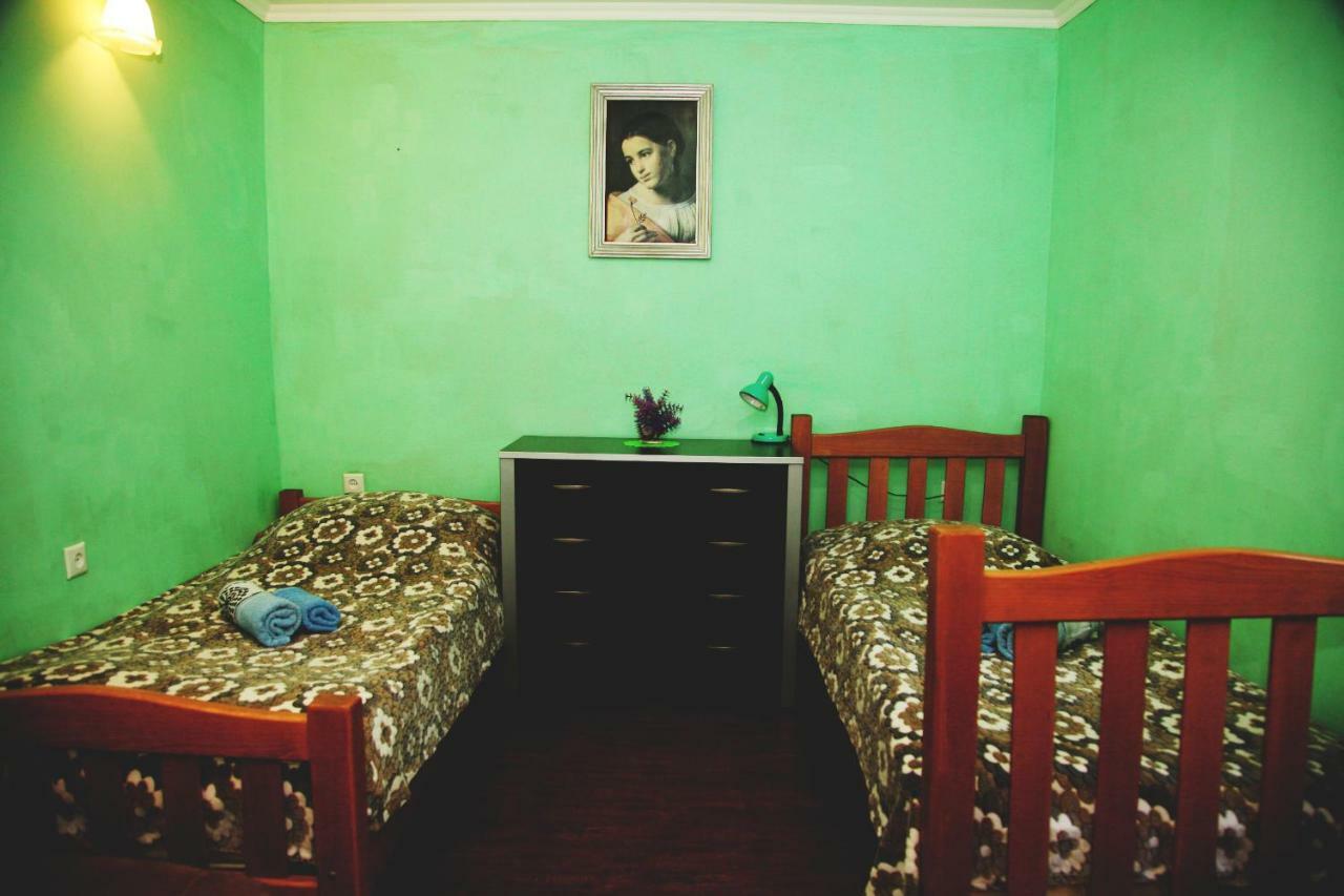 Guesthouse Different Tbilisi Buitenkant foto