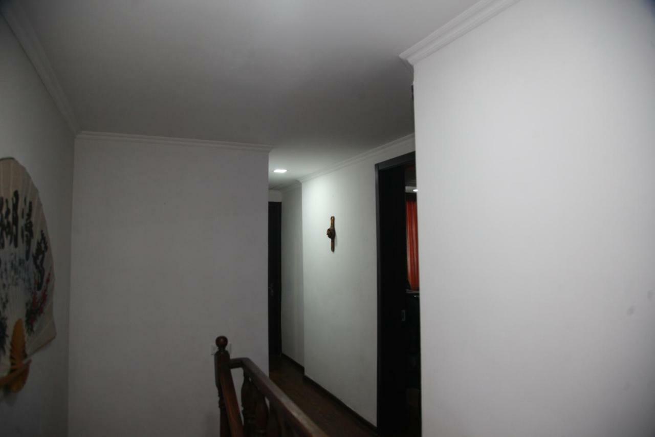 Guesthouse Different Tbilisi Buitenkant foto