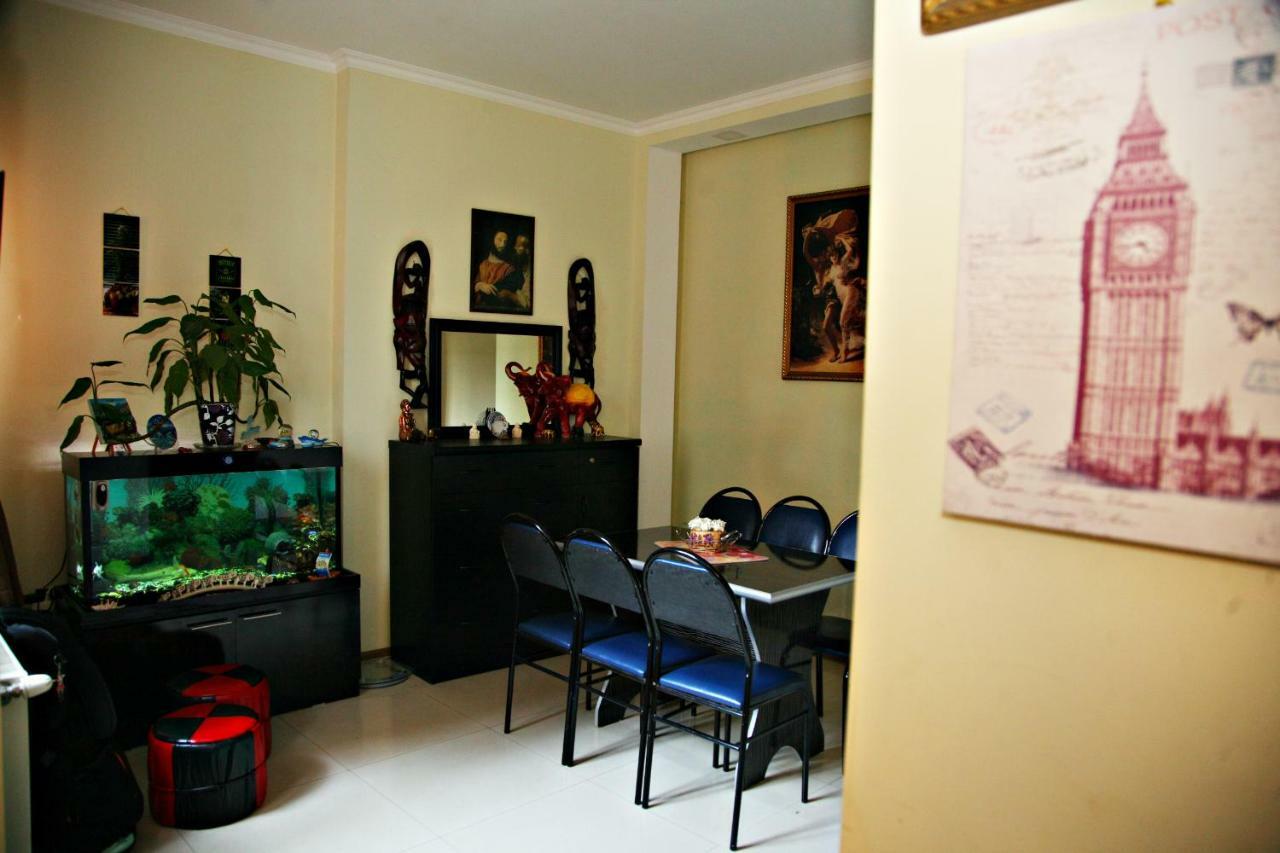 Guesthouse Different Tbilisi Buitenkant foto