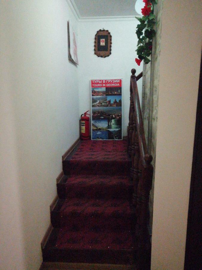 Guesthouse Different Tbilisi Buitenkant foto