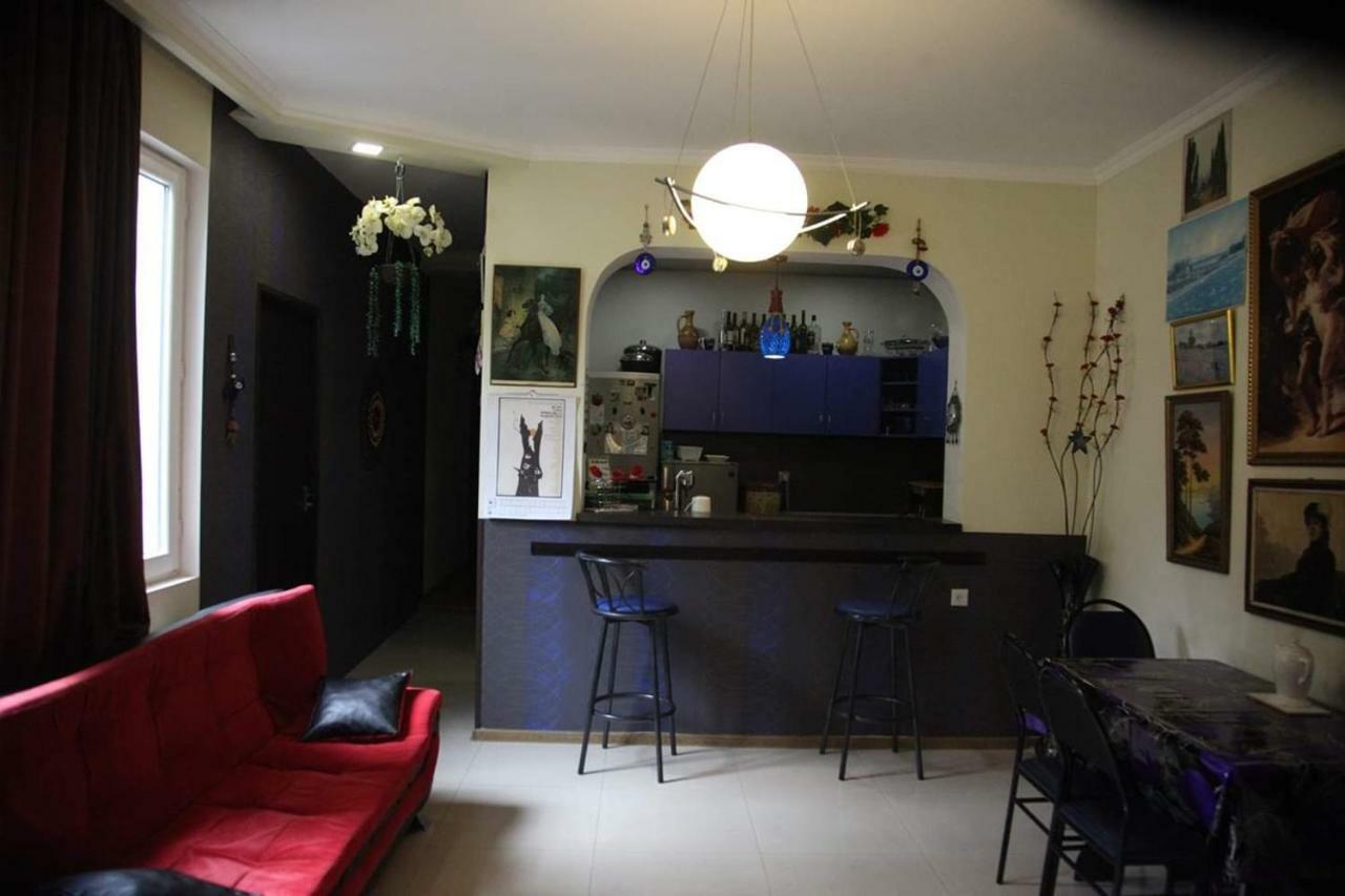 Guesthouse Different Tbilisi Buitenkant foto