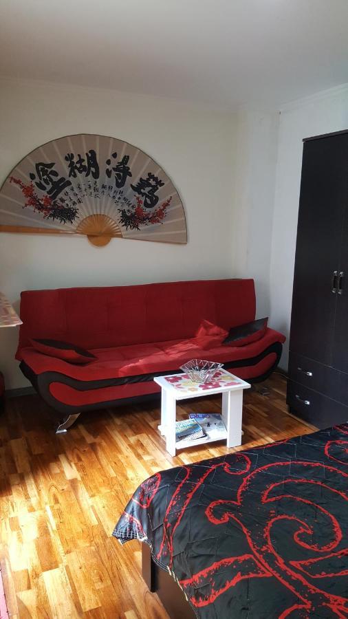 Guesthouse Different Tbilisi Buitenkant foto